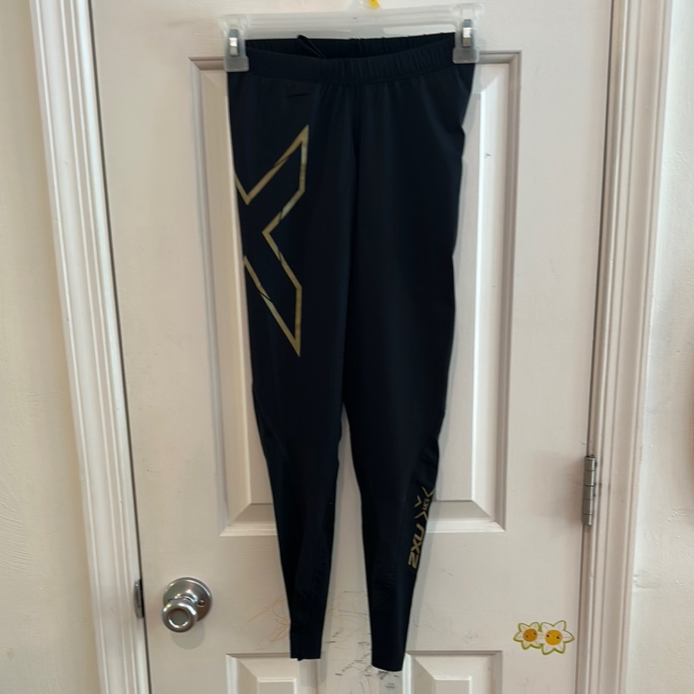2XU Black Compression Leggings with Gold Detail - worn once